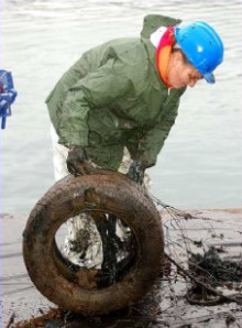 En anos anteriores, limparon nos portos de Ribeira, Camariñas e A Coruña