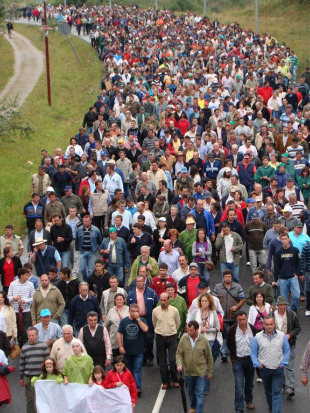 Imaxe da manifestación dos gandeiros a pé até San Caetano / SLG