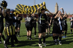 Celebrando, no campo da Torre, o seu pase aos 'play-off' polo ascenso